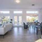 New Family Chalet For 12 People And Spa Mont Tremblant