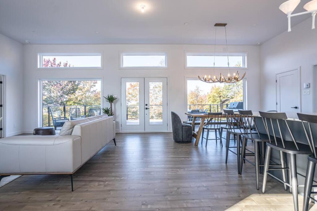 New Family For 12 People And Tremblant Chalet *