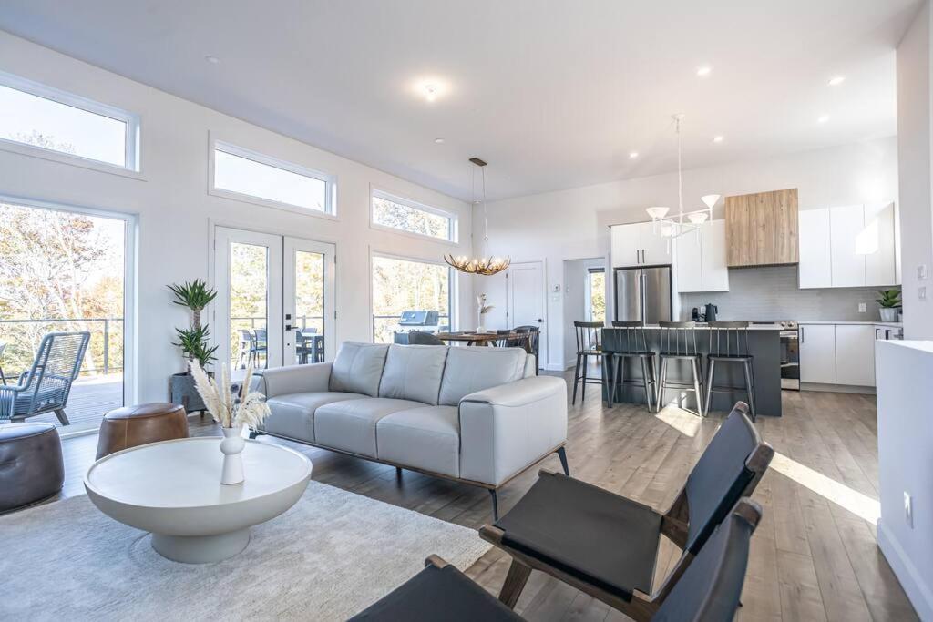 New Family For 12 People And Tremblant Chalet *